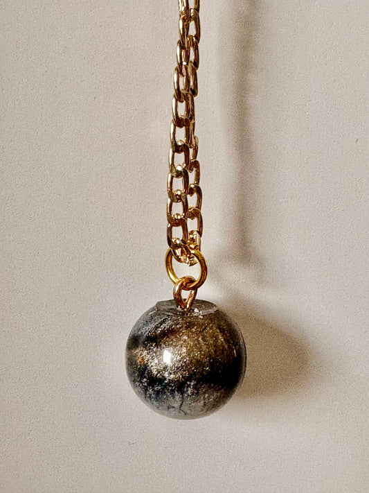 Resin Necklace - Elegance