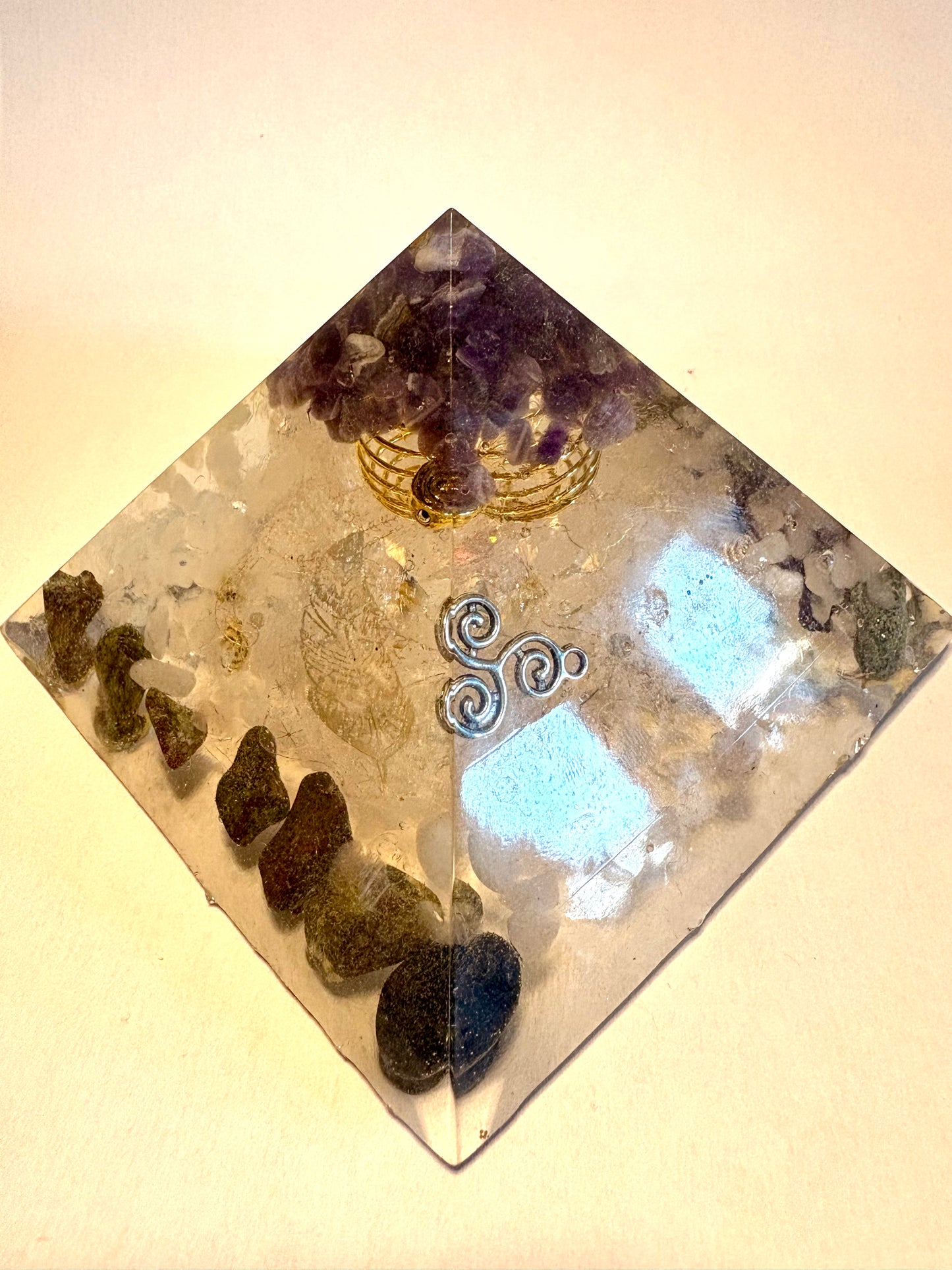 Piramid Gemstones - Enigma